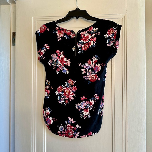 Black Floral Top with Zipper - Size XS - Picture 2 of 3